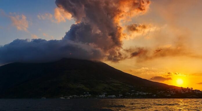 stromboli tramonto